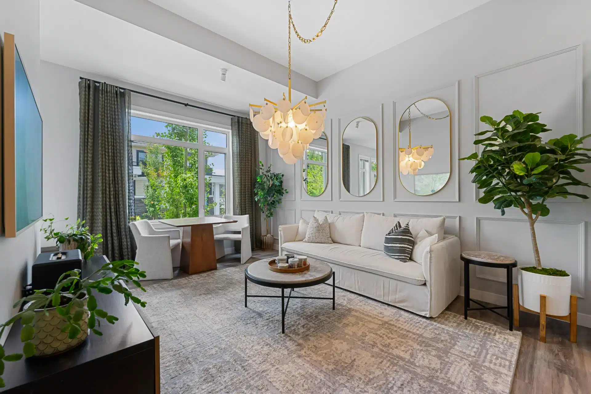 CRESTMONT Residence Living Room