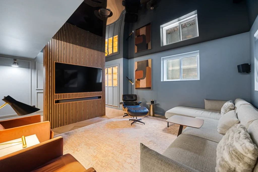 CRESTMONT Residence Living Room